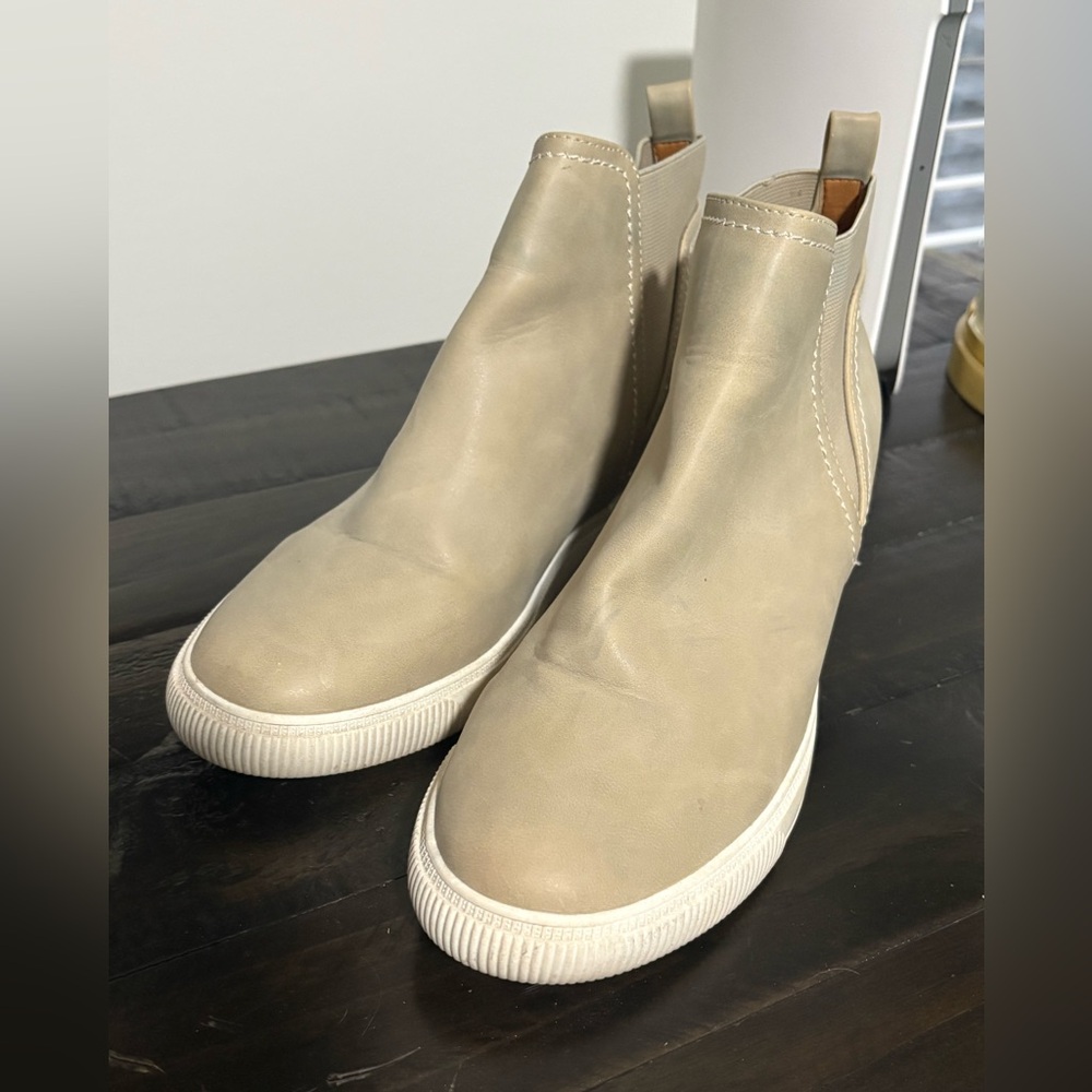 Dolce Vita Kyla High Top Sneakers
